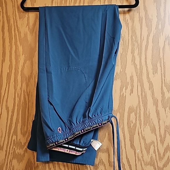 Scrub set - Picture 2 of 3